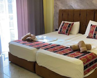 Te Bujtina Hotel- Cozy Stay With Traditional Breakfast Near Beach - Golem