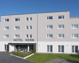 Hotel Kern garni - Ройтлінген - Будівля