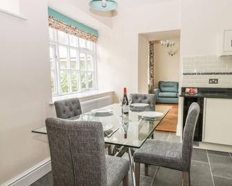 Elsa - Lancaster - Dining room