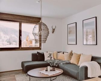 Am Heimberg Skilift - Mullers x Kandahar Suite - Churwalden - Huiskamer