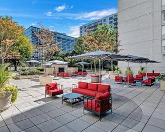 Elegant Apartment w Views at Crystal City - Arlington - Patio