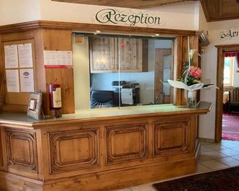 Hotel Jägerhof - Kaunertal - Front desk