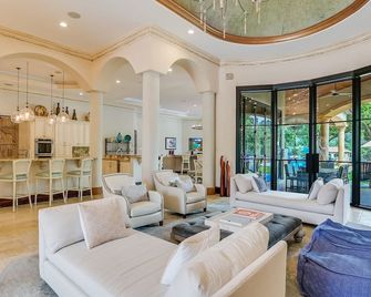 Above Hacienda | Waterfront I Pool & Spa with Slide I Pickleball I Playscape - Austin - Lobby