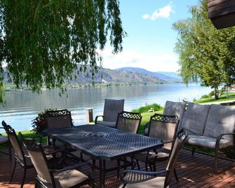 Your Invited To Play & Relax On The Lake Warm Weather & Beautiful Sunsets - Oroville - Patio
