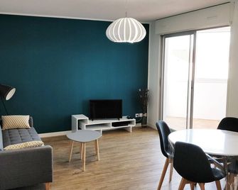 T2 55m2 Perpignan proche centre ville et gare avec parking - Perpignan - Living room