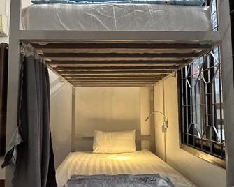 Vang Vieng Santara Hostel - Vang Vieng - Schlafzimmer