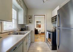 Parkside House - Barrie - Kitchen