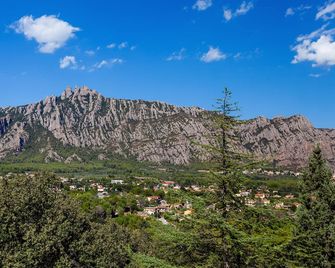 Checkin Montserrat - Collbató - Extérieur
