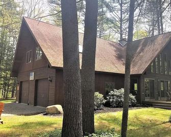 Adirondack River Rapture'- Lake George/Mount Gore - Warrensburg - Edificio