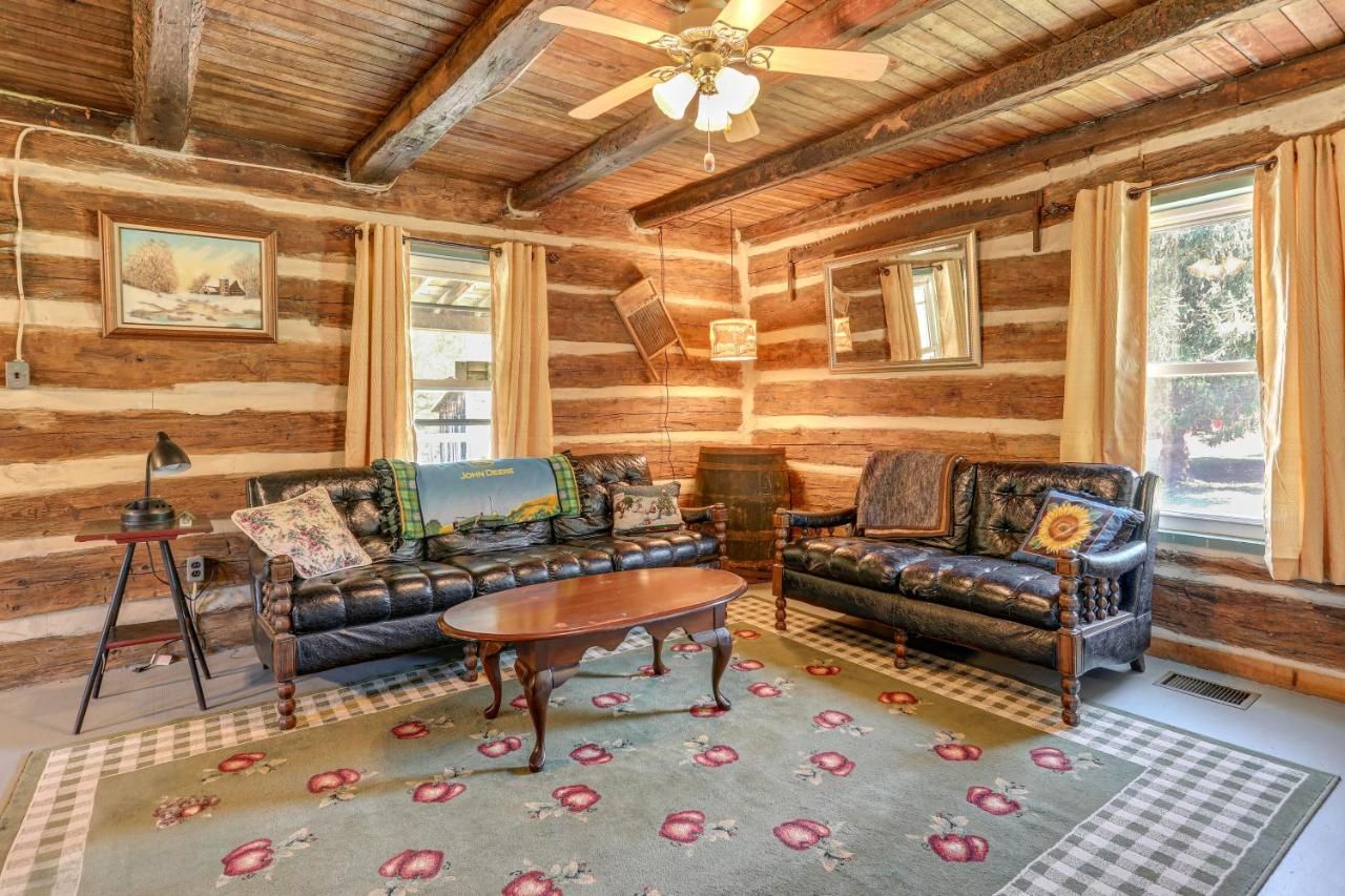 5 Mi to State Parks: Penfield Cabin w/ Fire Pit!