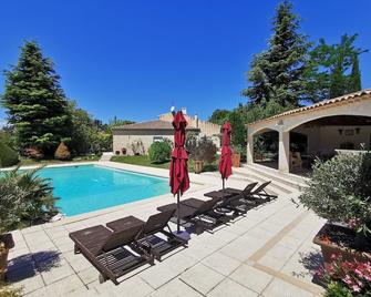 Belle Propriété Avec Piscine et Pool House à 4 km du Centre D'aix-en-provence - Vitrolles - Piscina