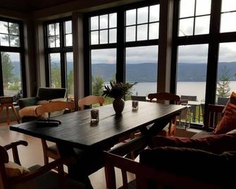 Villa Fjara sleeps 22 in 6 bedrooms - Stange - Comedor