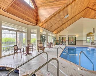 Lakefront Birchwood Condo with Pool and Hot Tub! - Birchwood - Pool