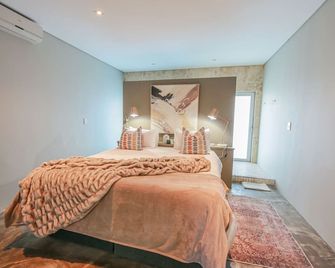 Hip & Urban 5 Min To Joe's Beerhouse & Cbd - Windhoek - Bedroom