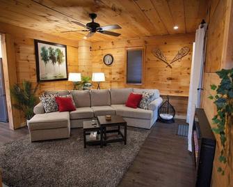 Lakefront Retreat & Panoramic Views (Hottub/Sauna) - Algonquin Highlands - Salon