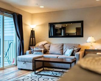 Downtown Studio Condo 204 | 0 Bed, 1 Bath - Whitefish - Living room