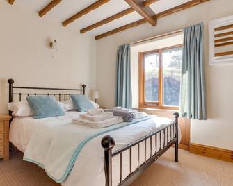 Oak Lodge Cottage - Two Bedroom House, Sleeps 4 - Grasmere - Bedroom