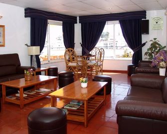 Regina Apartamentos - Albufeira - Living room