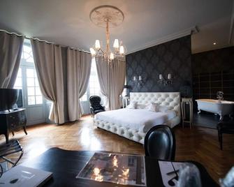 Hôtel Perier du Bignon - Laval - Bedroom