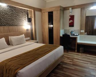 Hotel Suruli Pallazzio - Karur - Bedroom