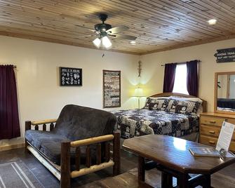 Santa's Shack Studio - Near Pictured Rocks - Christmas - Bedroom