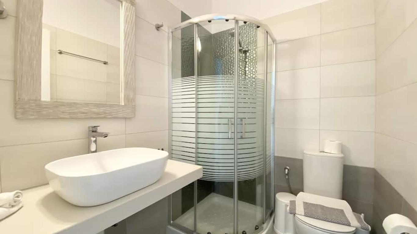 Eleftheria Hotel & Apartments