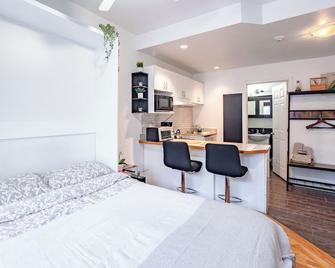 Studio Cozy - Rue Ste-Catherine - Montreal - Bedroom