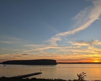 Rosebank Cottage, on the River Miramichi - A Moment of Peace - Miramichi