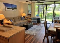 Hale `Ohana ~ Family Home - Kahuku - Living room