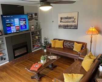 Historical Home in Crossett - Crossett - Wohnzimmer