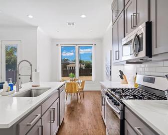 Chic Modern New Build - Great For Large Families - Dallas - Cuisine