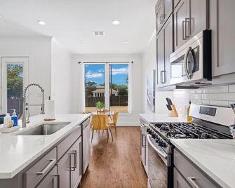 Chic Modern New Build - Great For Large Families - דאלאס - מטבח