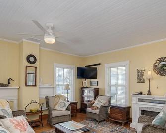 Emerald Isle - Swansboro - Friendly City by the Sea - Swansboro - Living room