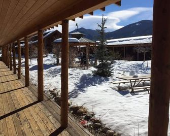 Historic Cabin/In Town/Lake Walk/Black Bear - Grand Lake - Patio