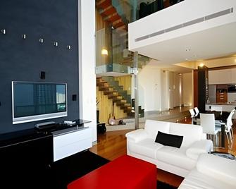 Contemporary Heights Resort and Hotel - Dhaka - Living room