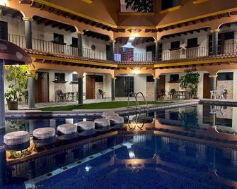 Hotel Sta Cruz Oaxtepec - Oaxtepec - Басейн