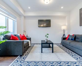 Modern 4 BR Detached House in Paris, Brant - Paris - Living room