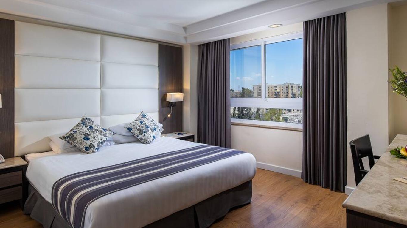 מלון אמבסדור