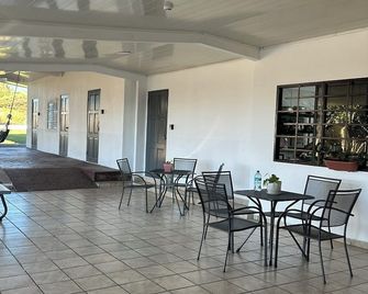Moma Guest House En Alto Boquete - Alto Boquete - Patio