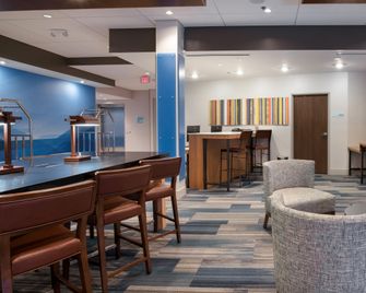 Holiday Inn Express & Suites Racine by IHG - Sturtevant - Gebäude