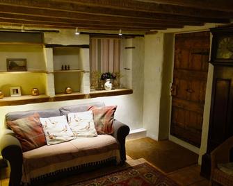 Charming, secluded, characterful cottage in the heart of Lechlade - Lechlade - Living room