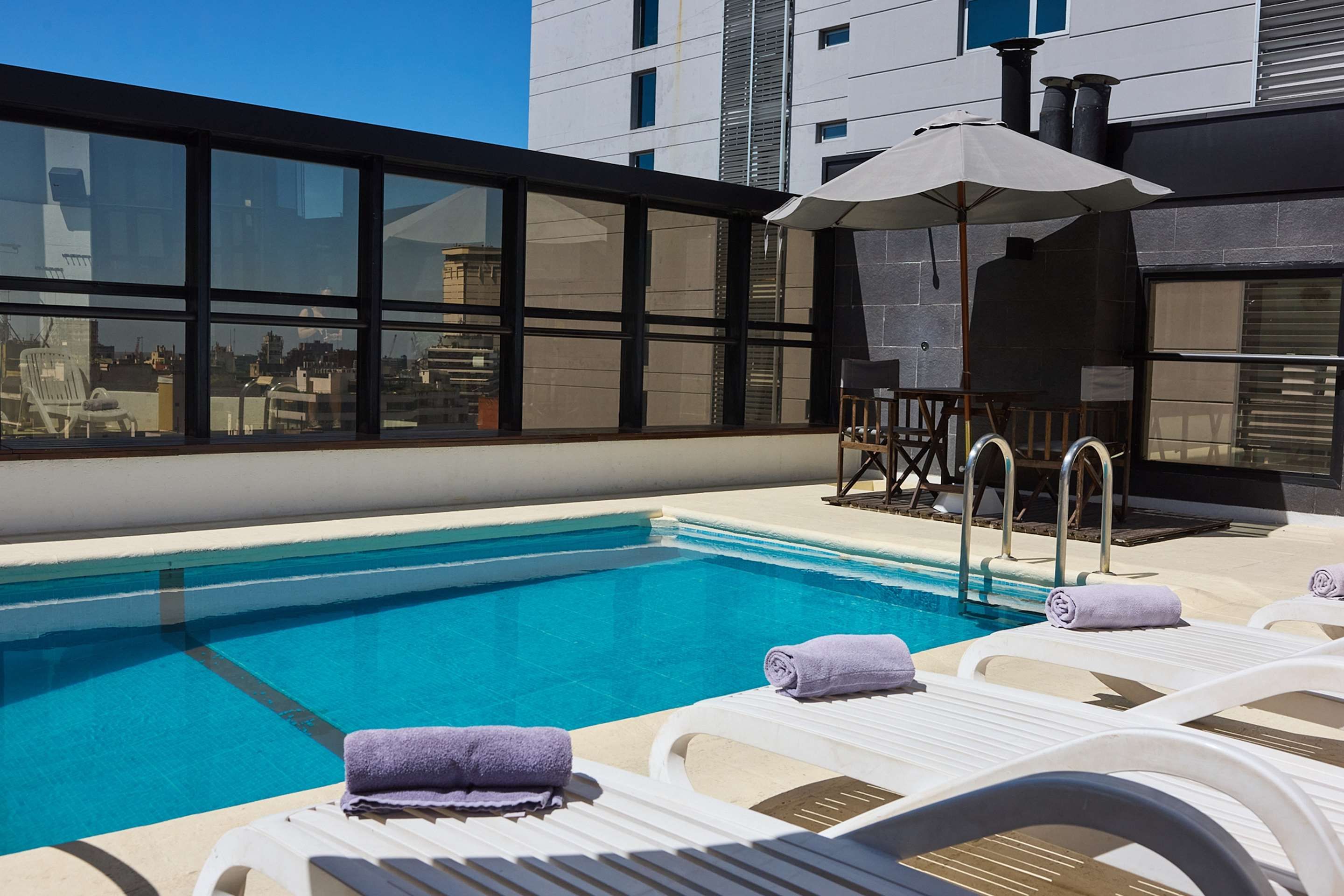 Ramada by Wyndham Buenos Aires Centro thumbnail 3