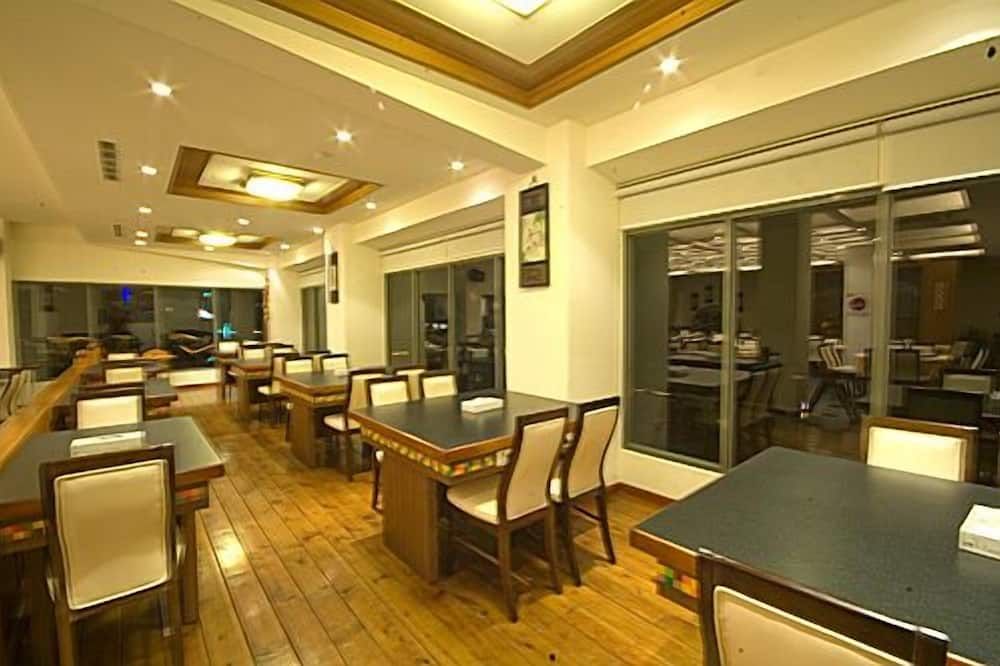 Chunjing Hill View Villa - רן-איי - מסעדה