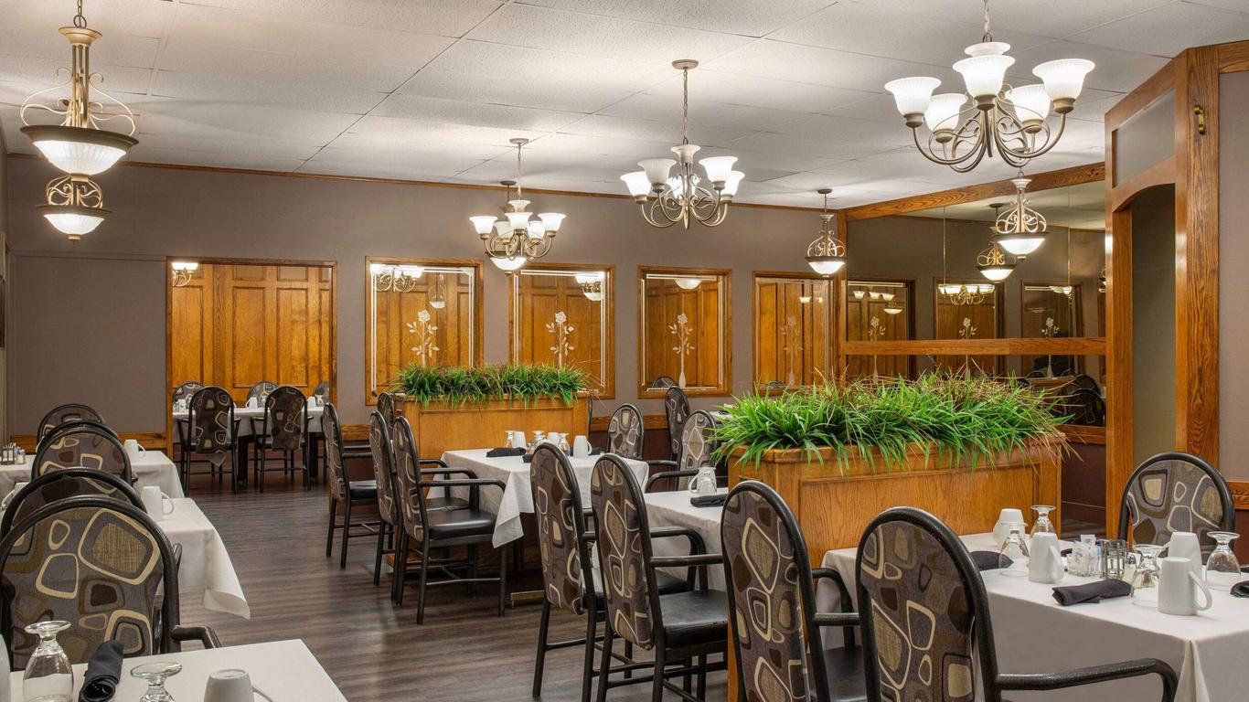 Days Inn & Conference Centre by Wyndham Camrose Norsemen