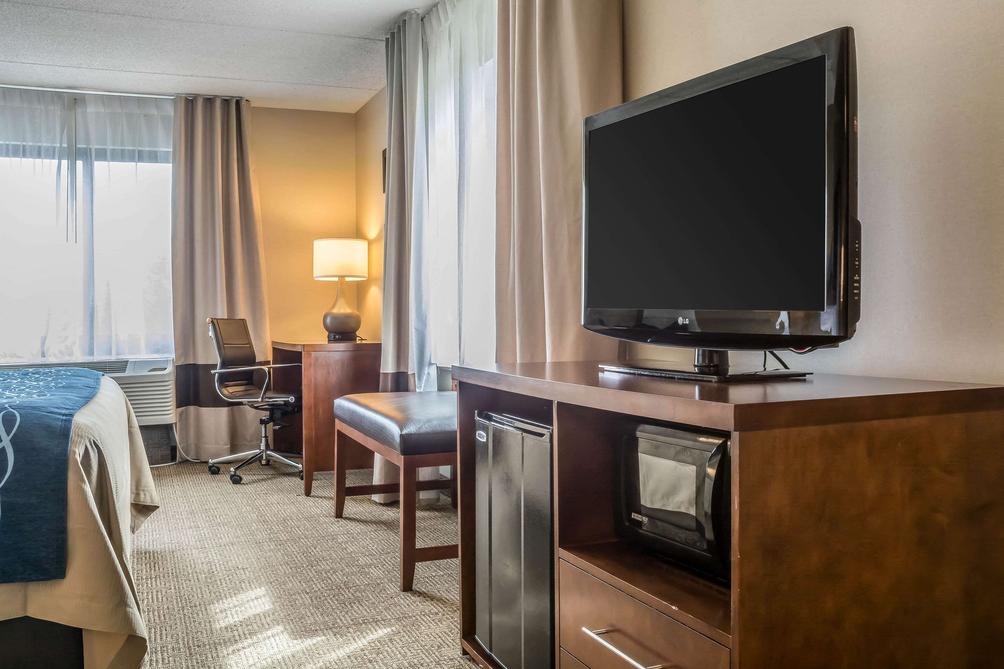 Comfort Inn The Pointe Aed 243 A E D 6 6 9 Niagara Falls