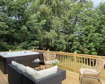 New Modern Catskills Cabin W/ Hot Tub & Views - Denver - Balcony