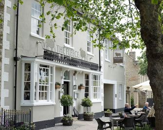 The Fleece - Witney - Building