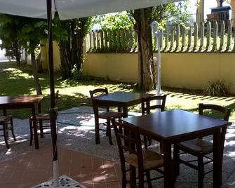 Villa Cardinal Apartments - Tivoli - Patio