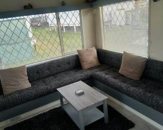 2 Bedroomed Caravan for holiday let dog friendly - Filey - Wohnzimmer