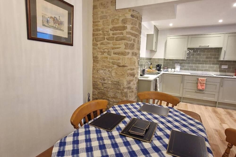 Stylish 2-Bed House in Stamford Town Centre - Stamford - Jídelna